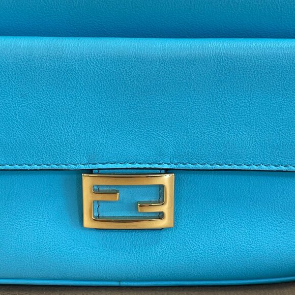 Fendi Baguette Camera Crossbody Bag in Turquoise Blue - Preowned - Picture 5 of 16